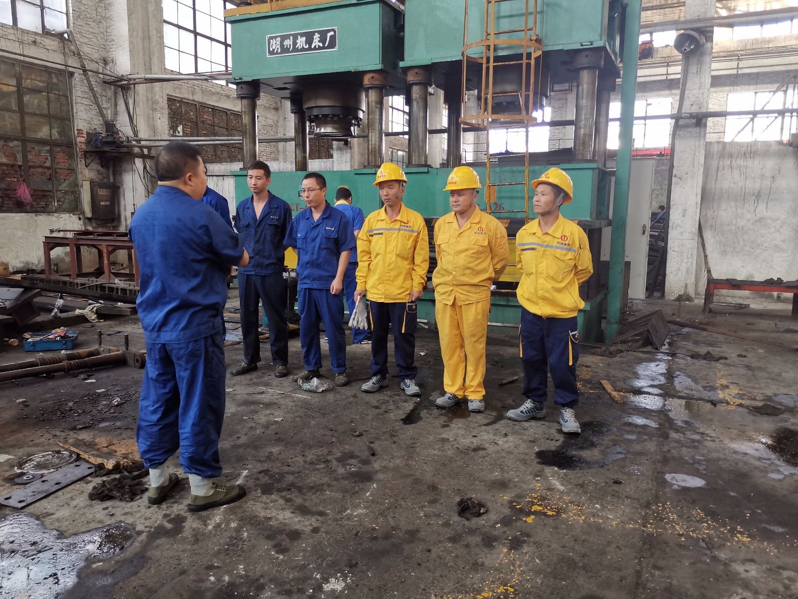 原文件名：合肥常青汽车大梁液压机搬迁4.jpg